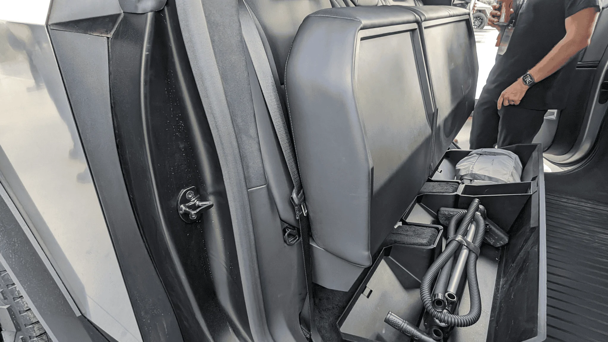 Tesla Cybertruck Onboard Air Compressor 1701384579477