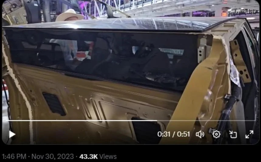 Tesla Cybertruck WILL THE REAR WINDOW ROLL DOWN? 1MtLb5o