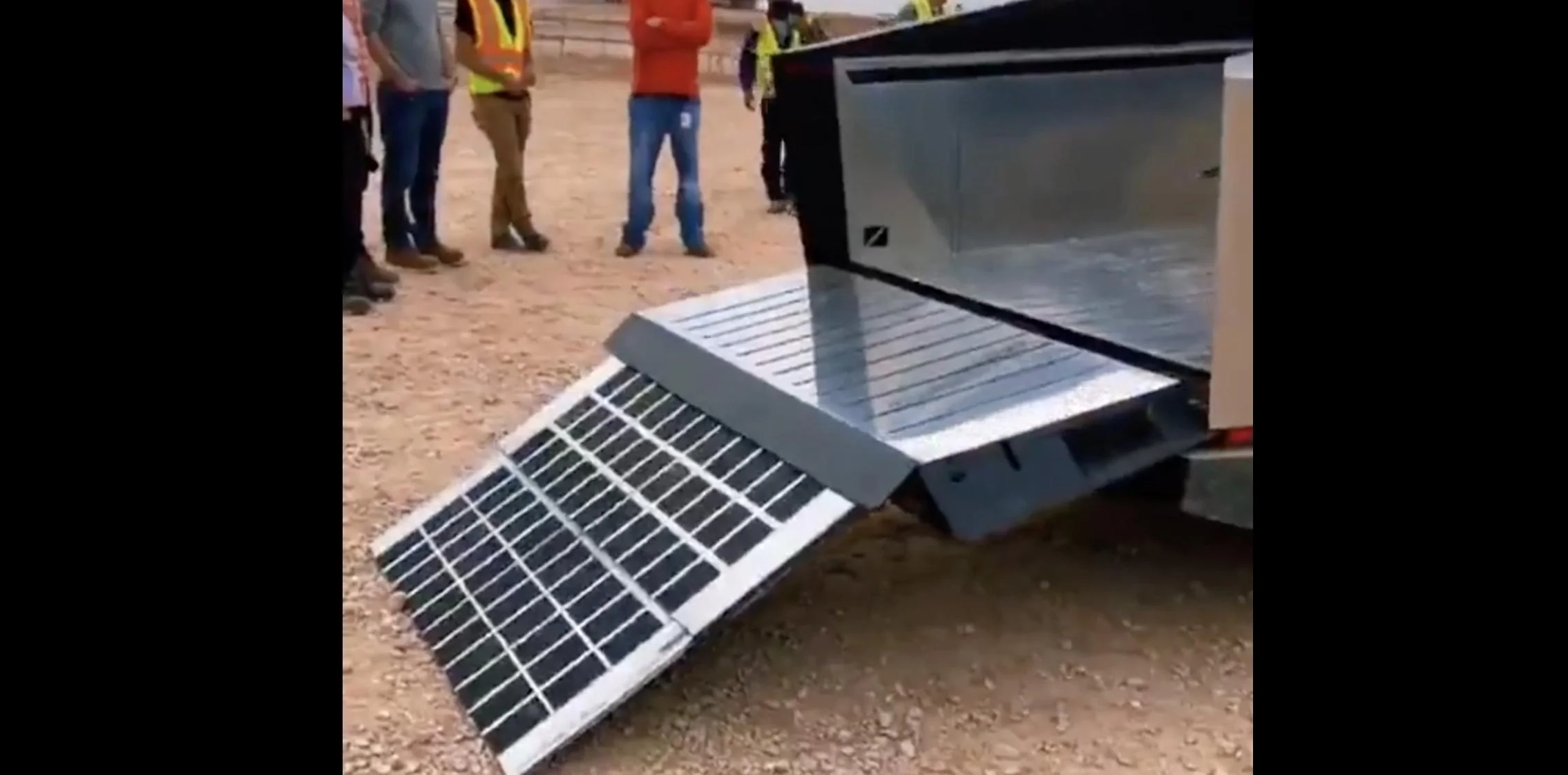 Tesla-Cybertruck-bed.jpg