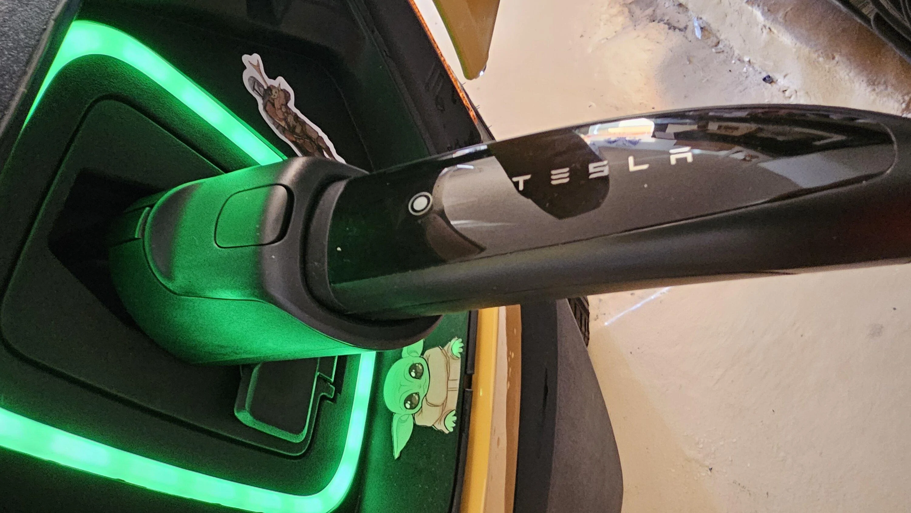 Tesla Cybertruck Powershare compatible wall charger - Tesla Universal Wall Connector in online shop 20231202_082700