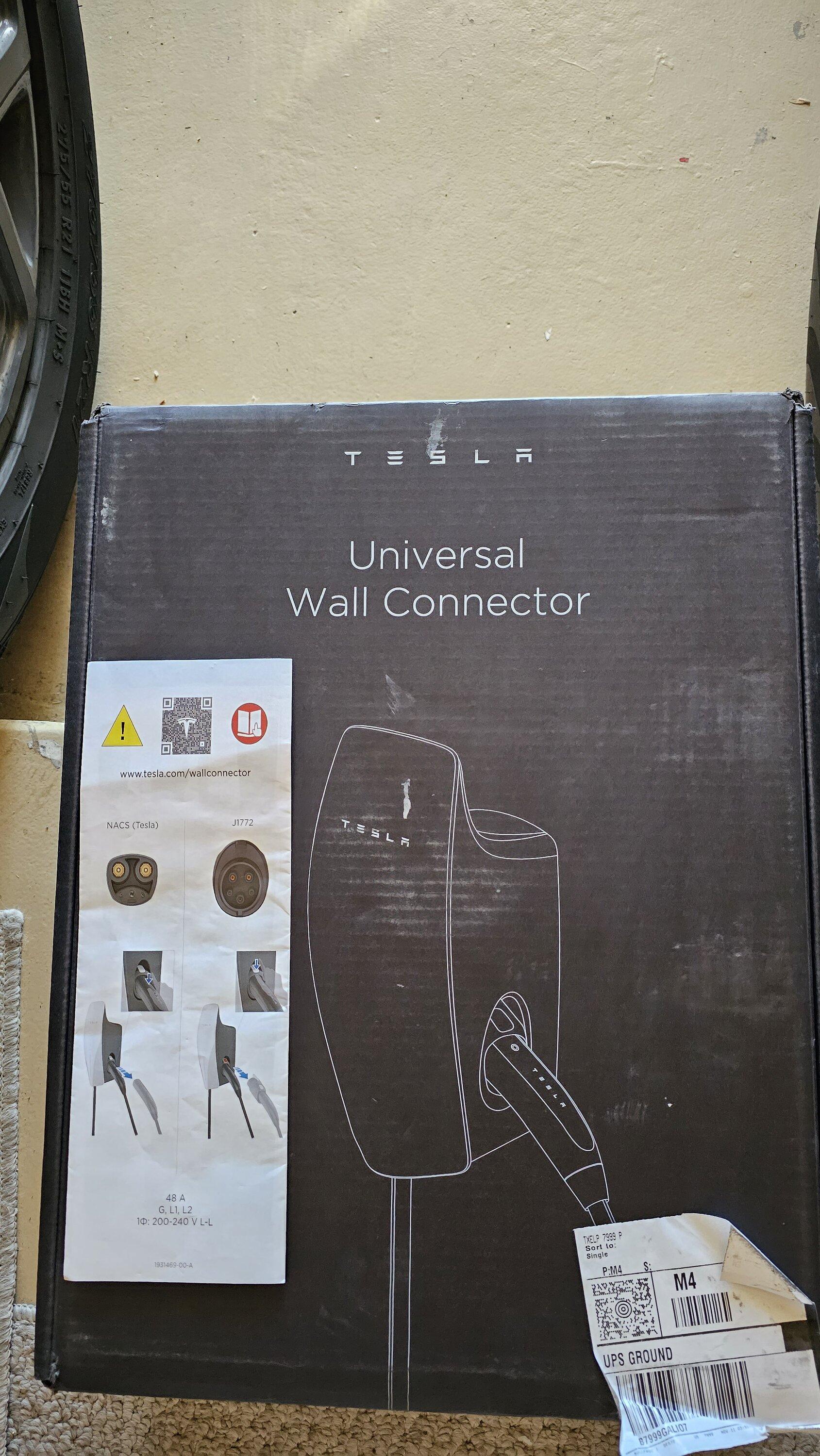 Tesla Cybertruck Powershare compatible wall charger - Tesla Universal Wall Connector in online shop 20231202_082611