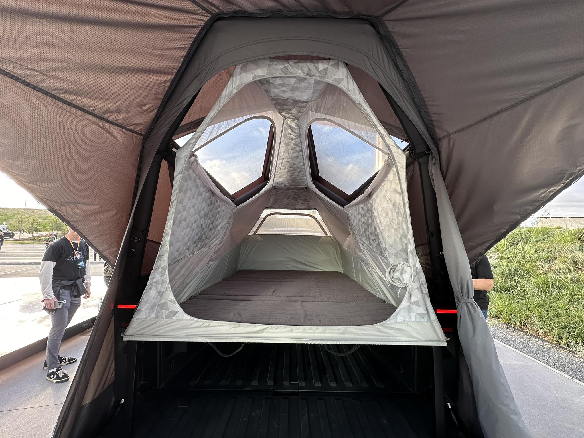 Tesla Cybertruck Cybertent (BaseCamp Tent) info/specs/pics from Cybertruck Accessories Engineer ⛺️ 2FC8C5A5-2147-45B2-90BD-24BF7CC3E9EC_1_102_o