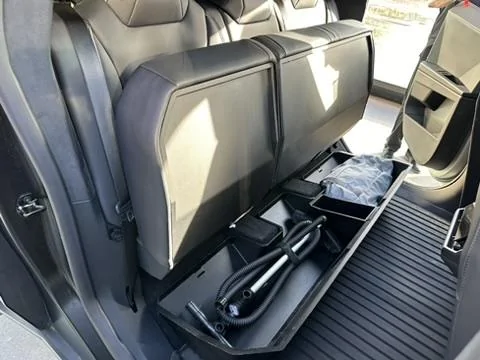 Tesla Cybertruck Cybertent (BaseCamp Tent) info/specs/pics from Cybertruck Accessories Engineer ⛺️ FCE090A4-2421-4A0C-A130-83E997E66B83_4_5005_c