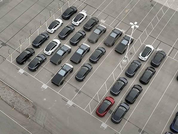 Tesla Cybertruck 📸 Daily photos: Cybertrucks in outbound lot at Giga Texas -- updated 1/8/24 outbound cybertruck