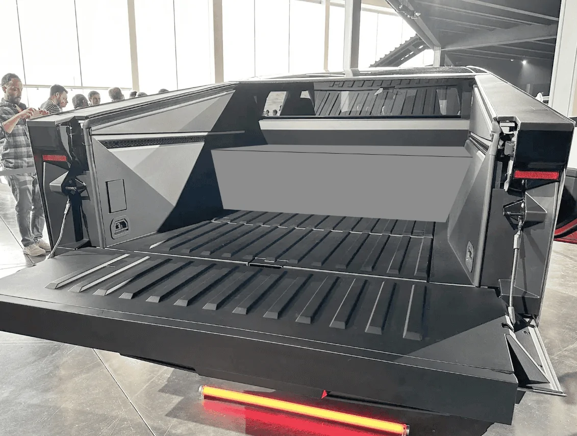 Tesla Cybertruck Range Extender Battery Pack increases range to 470+ miles and costs $16K 🔋 1701704523548