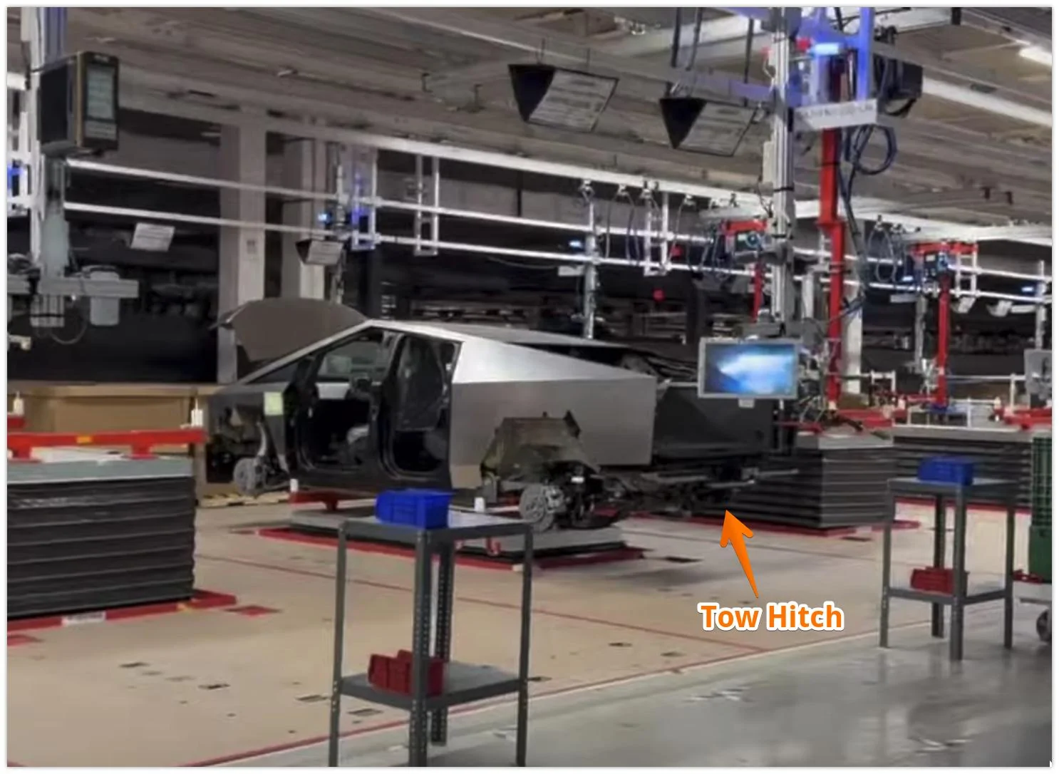 Tesla Cybertruck Current actual owners of Cybertruck --- Can you show us the following Tow Hitch