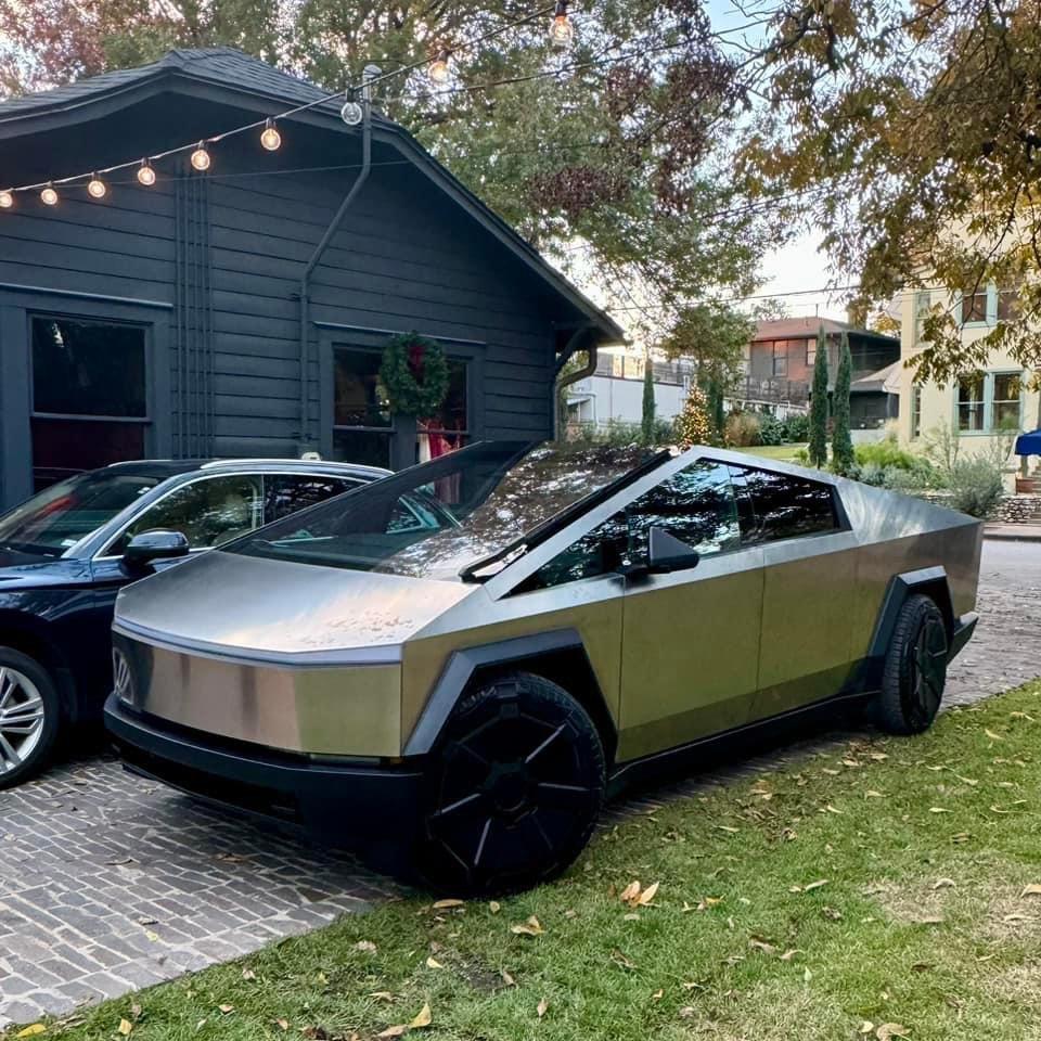 Tesla Cybertruck 🤳 Random Cybertruck sightings & spottings thread (pics + videos) gasyjl-wyaaanvu-jpe