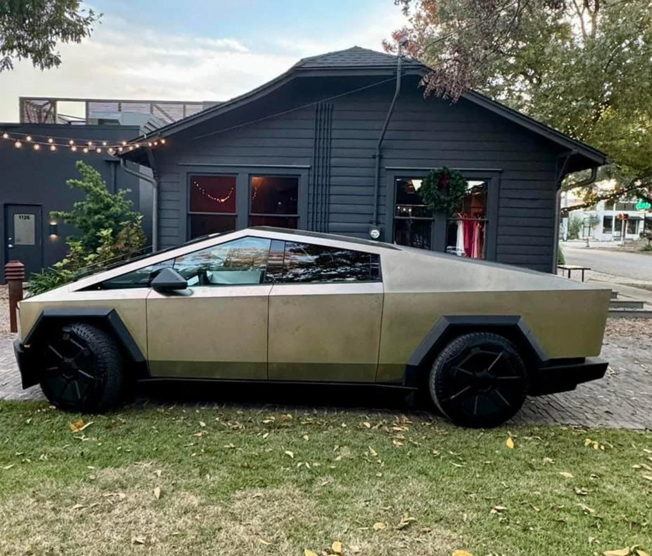 Tesla Cybertruck 🤳 Random Cybertruck sightings & spottings thread (pics + videos) gasyjl_wgaaqguf-jpeg