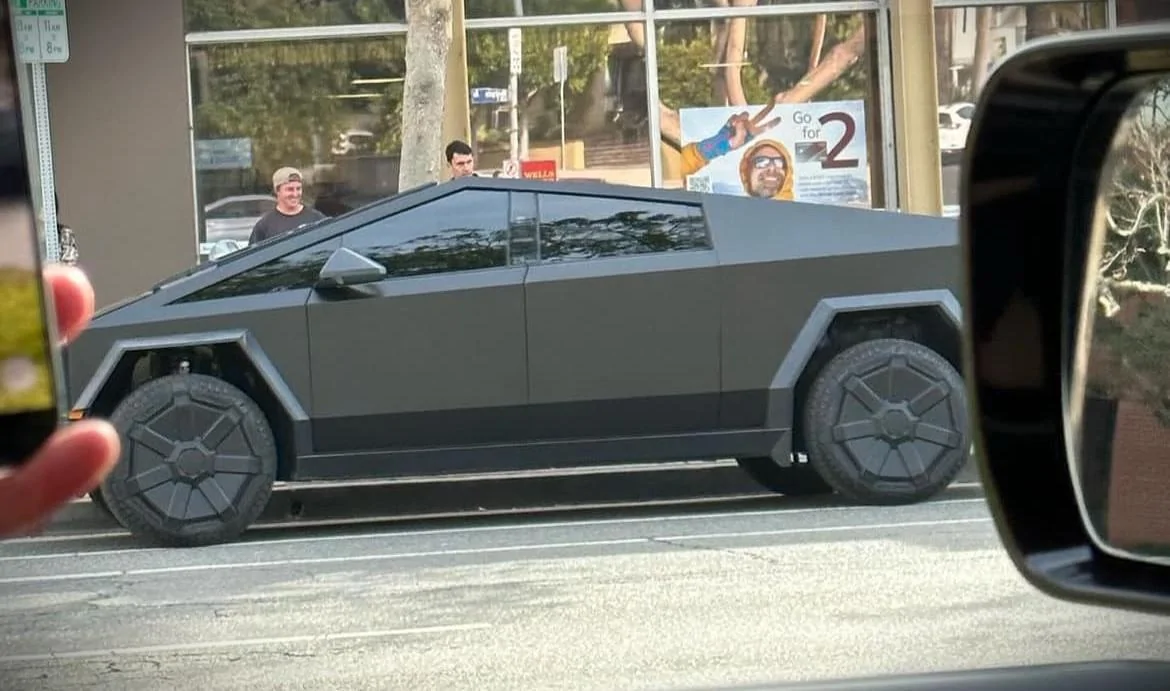 Tesla Cybertruck 🤳 Random Cybertruck sightings & spottings thread (pics + videos) matte black cybertruck