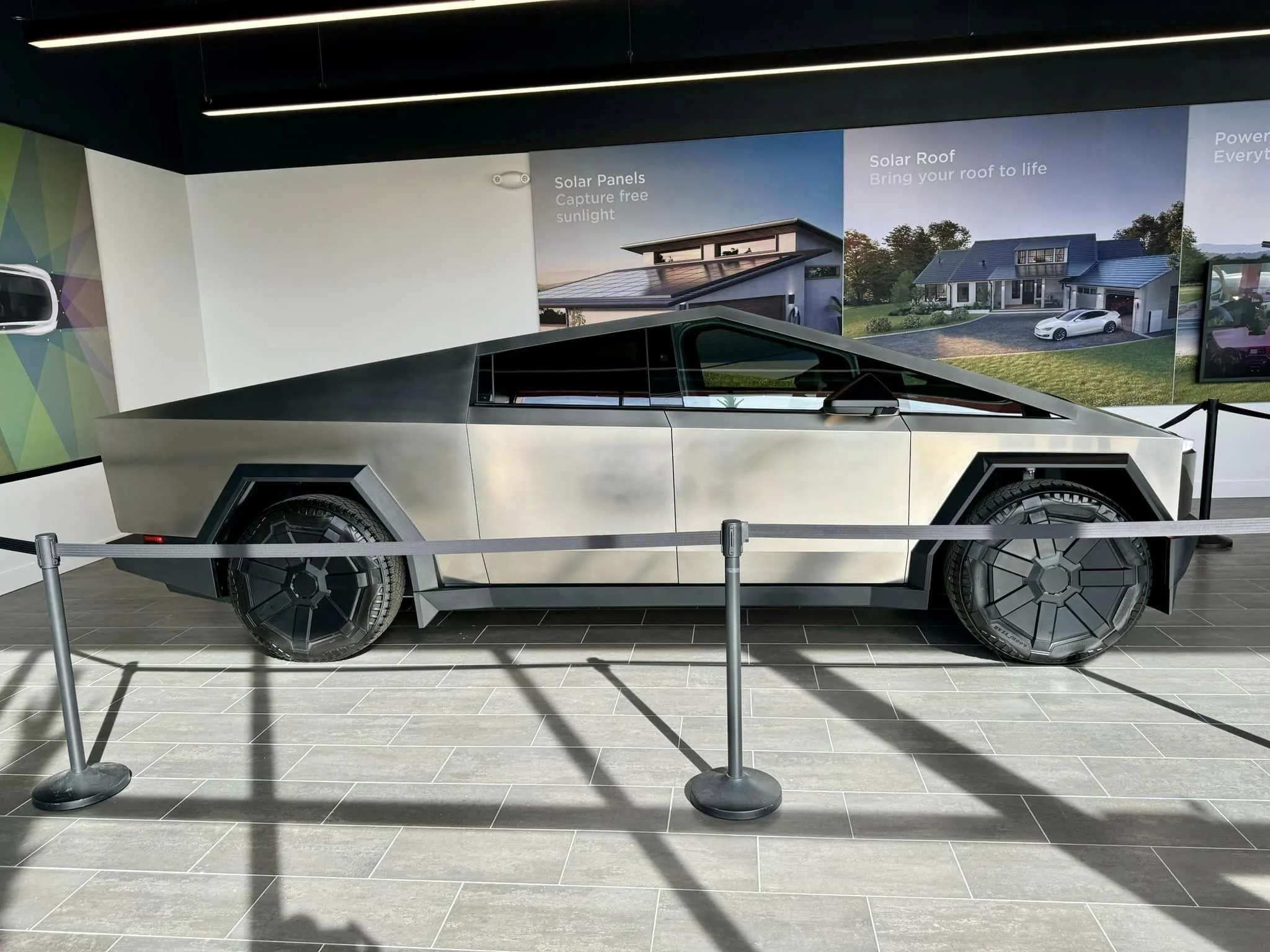 Tesla Cybertruck A Cybertruck appears at just-opened Clermont Florida Tesla Store / Service Center! 734773_10230402820230330_1330947393767110911_n-jpg