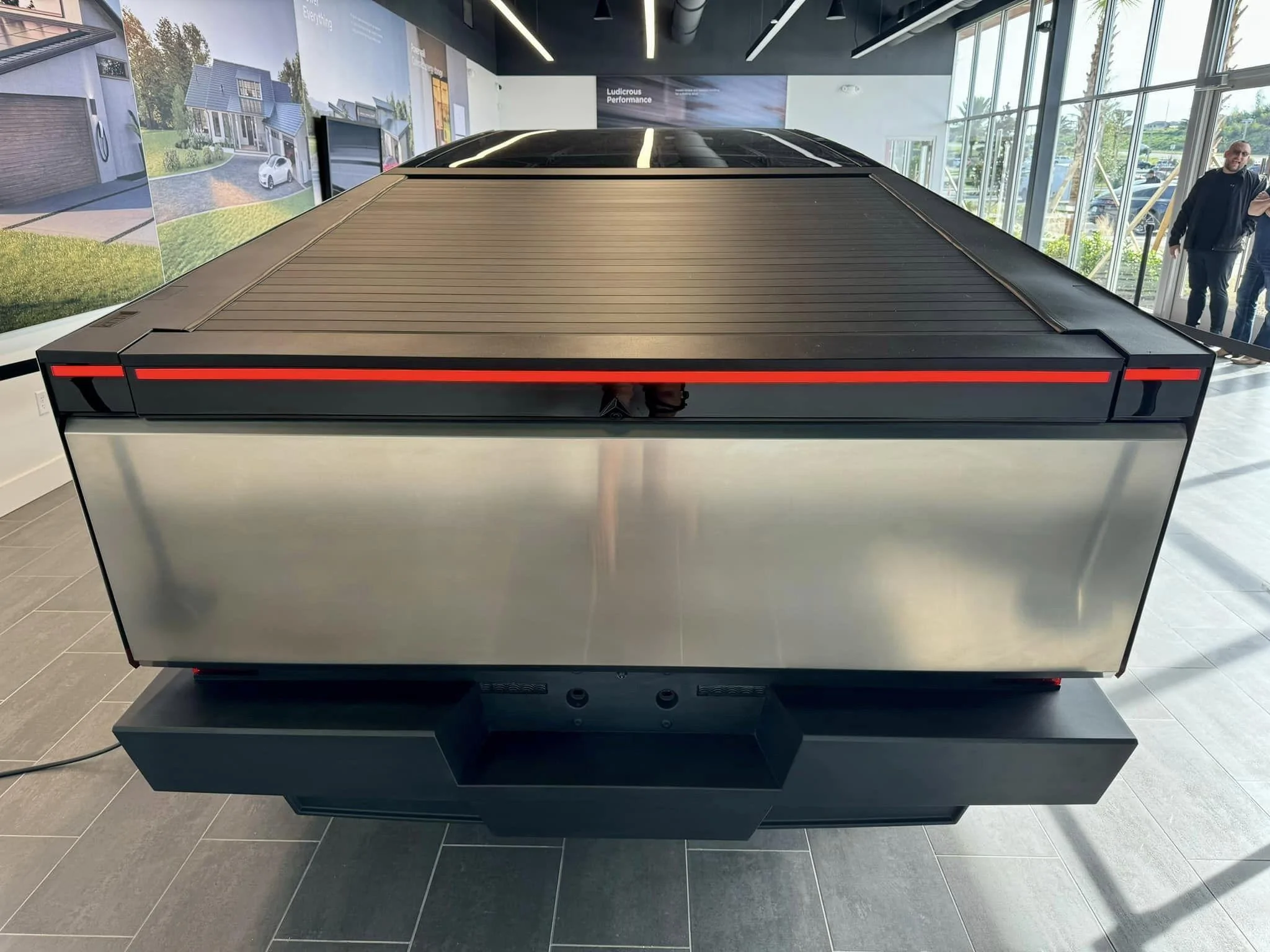 Tesla Cybertruck A Cybertruck appears at just-opened Clermont Florida Tesla Store / Service Center! 714330_10230402820390334_7221551079547968887_n-jpg