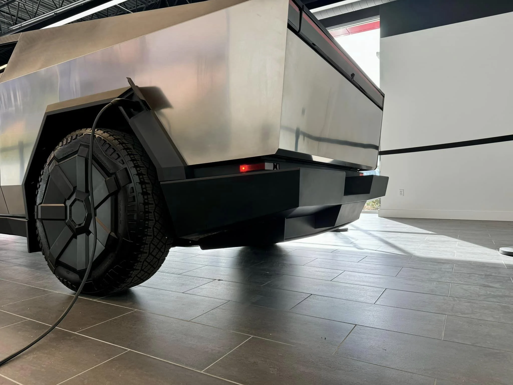 Tesla Cybertruck A Cybertruck appears at just-opened Clermont Florida Tesla Store / Service Center! 676526_10230402821270356_7399004774118498081_n-jpg