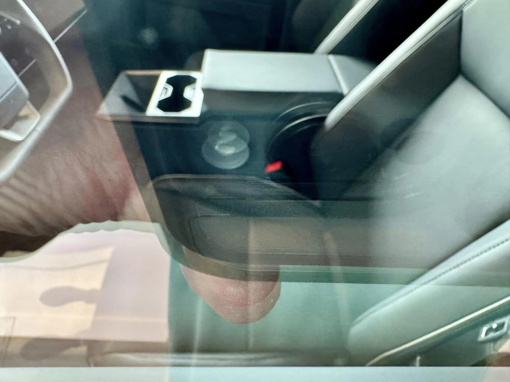 Tesla Cybertruck A Cybertruck appears at just-opened Clermont Florida Tesla Store / Service Center! 729613_10230402821350358_2016399946253439849_n-jpg