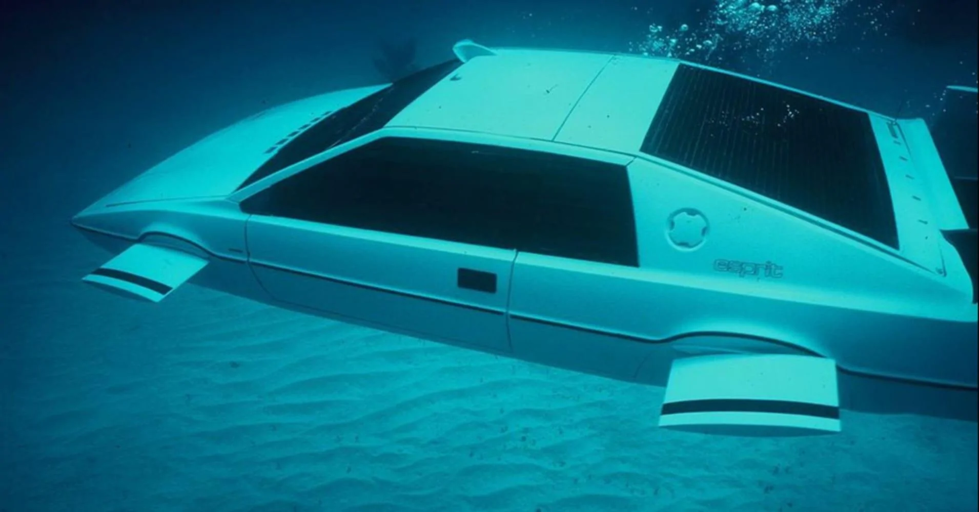 Tesla Cybertruck WADE MODE will let Cybertruck drive through water by raising ride height and pressurizing battery 🤿 💦 100906710-BONDLOTUS3.1910x1000