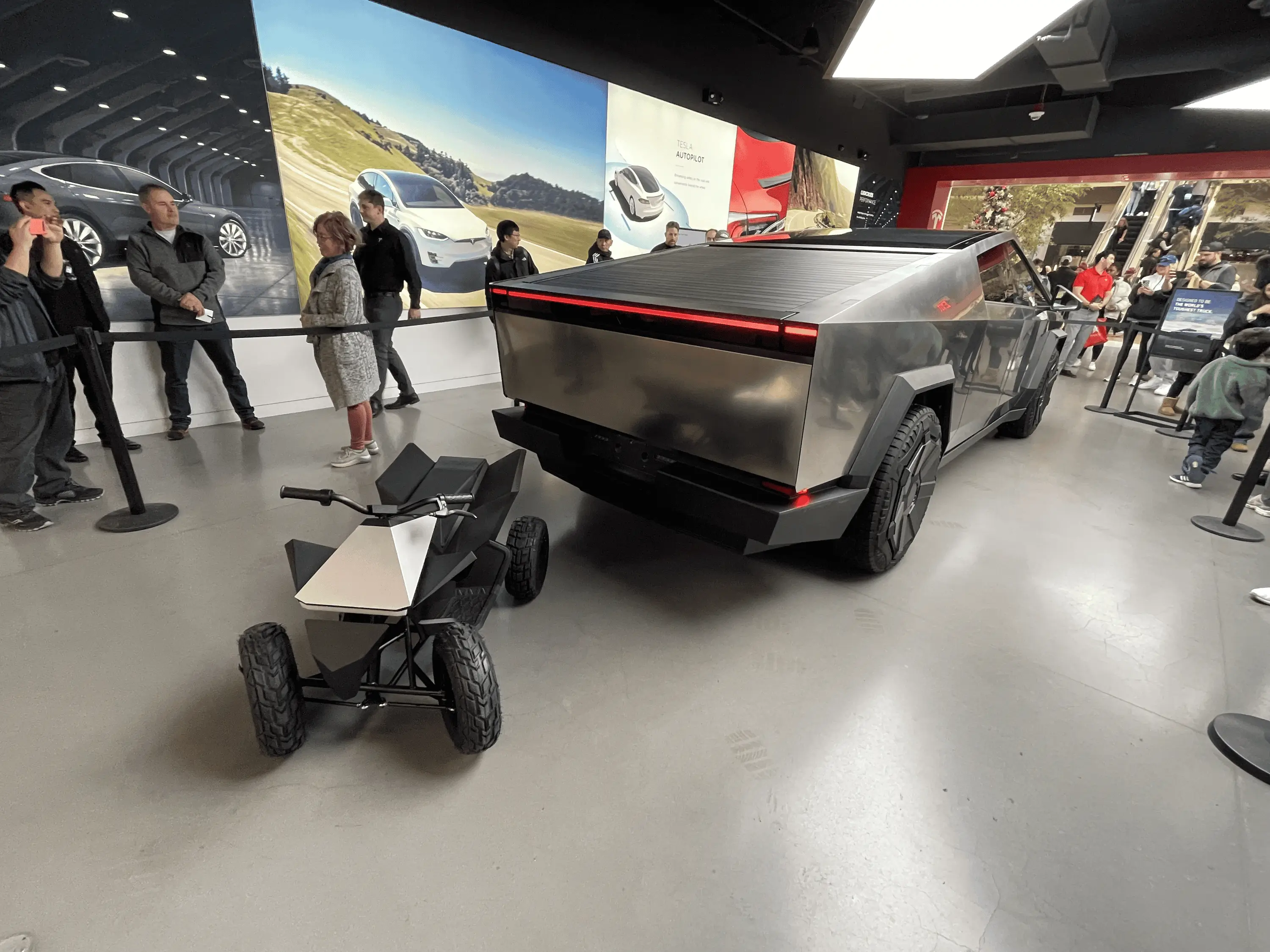 Tesla Cybertruck Things I noticed on the Cybertruck in Tesla store 1702016854555