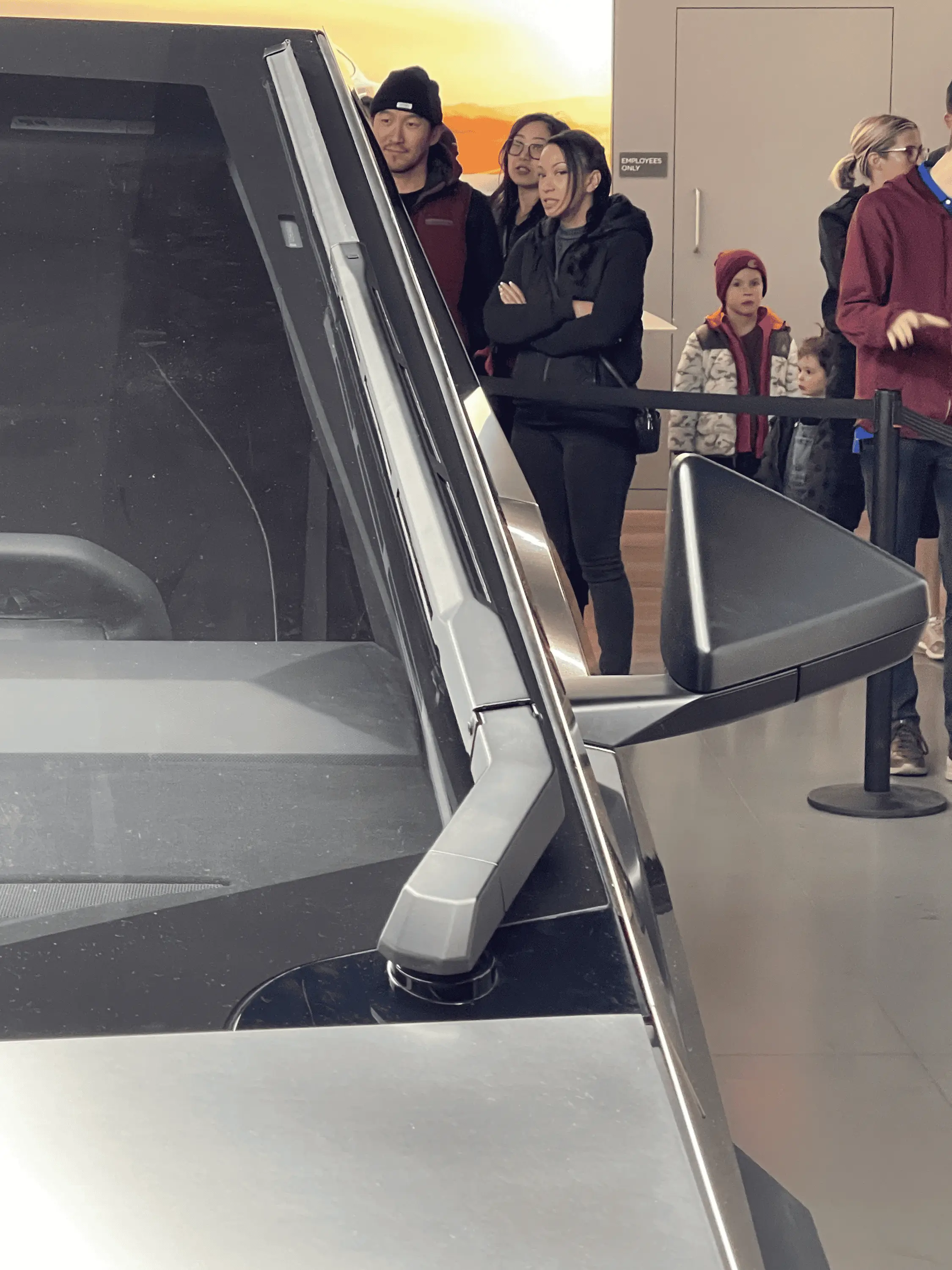 Tesla Cybertruck Things I noticed on the Cybertruck in Tesla store 1702046641522