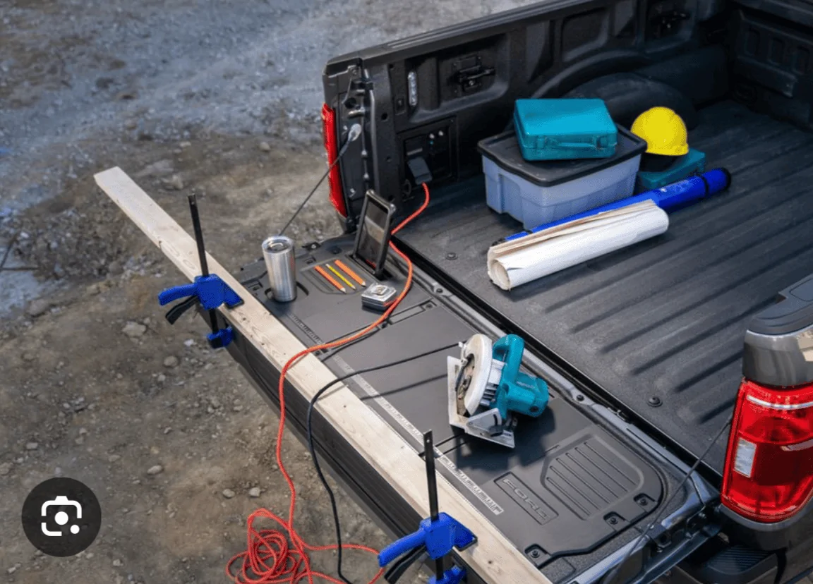 Tesla Cybertruck Cybertruck Tailgate Screenshot 2023-12-08 at 16.22.48
