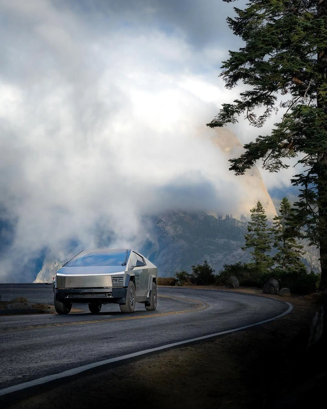 Tesla Cybertruck Stunning photography of Cybertruck @ Yosemite 📸 Snapinsta.app_409116908_18405448501000001_2854350120187466116_n_1080