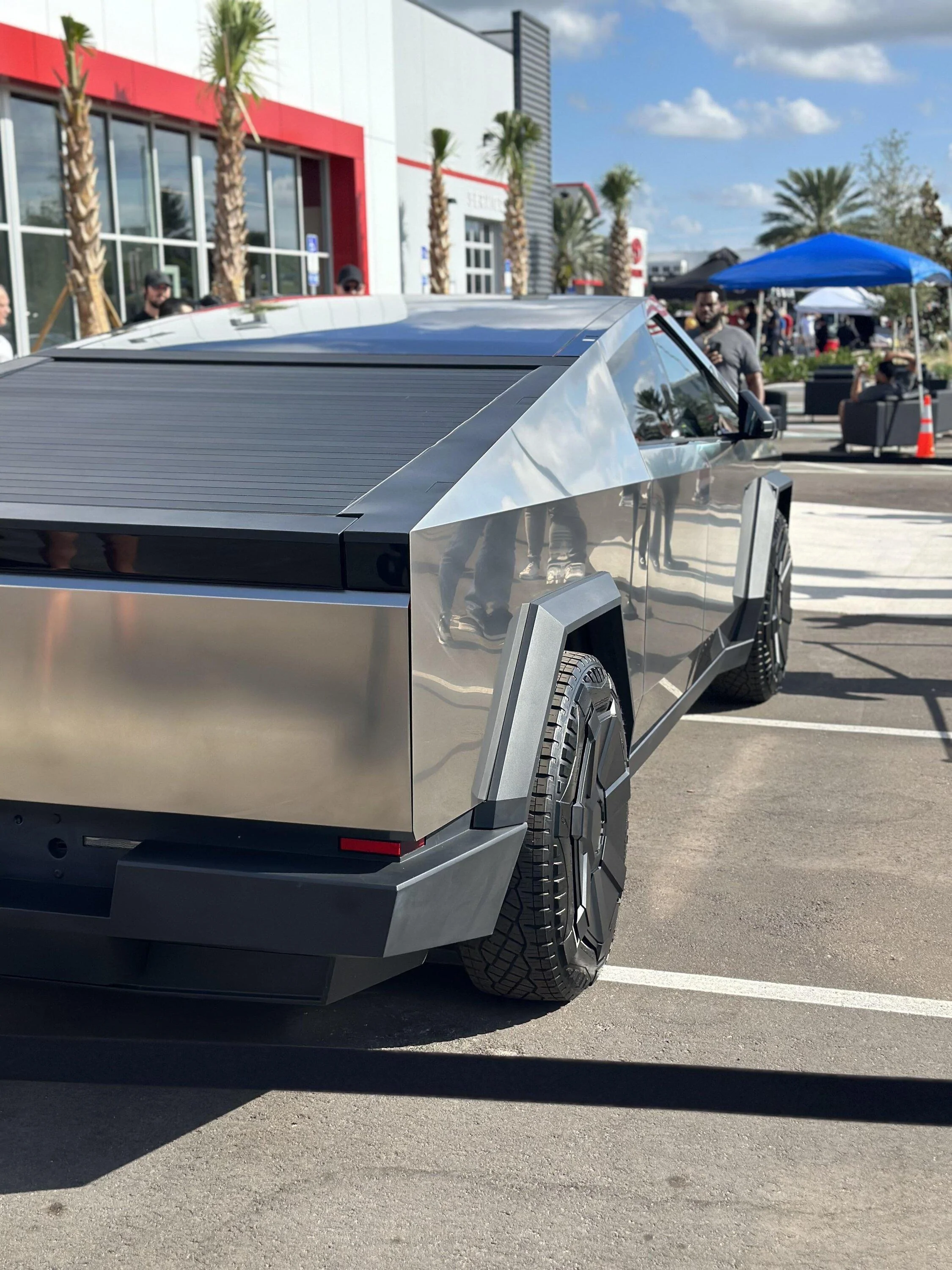 Tesla Cybertruck A Cybertruck appears at just-opened Clermont Florida Tesla Store / Service Center! edpuhns5xj5c1