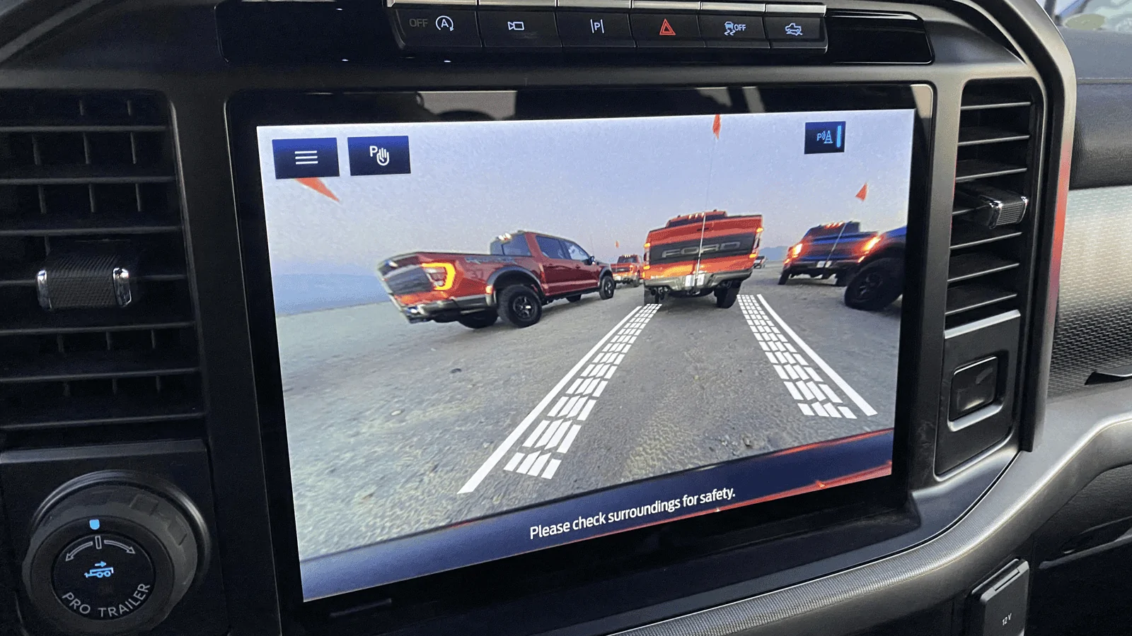 Tesla Cybertruck Front camera view has path guide lines 1702329830898