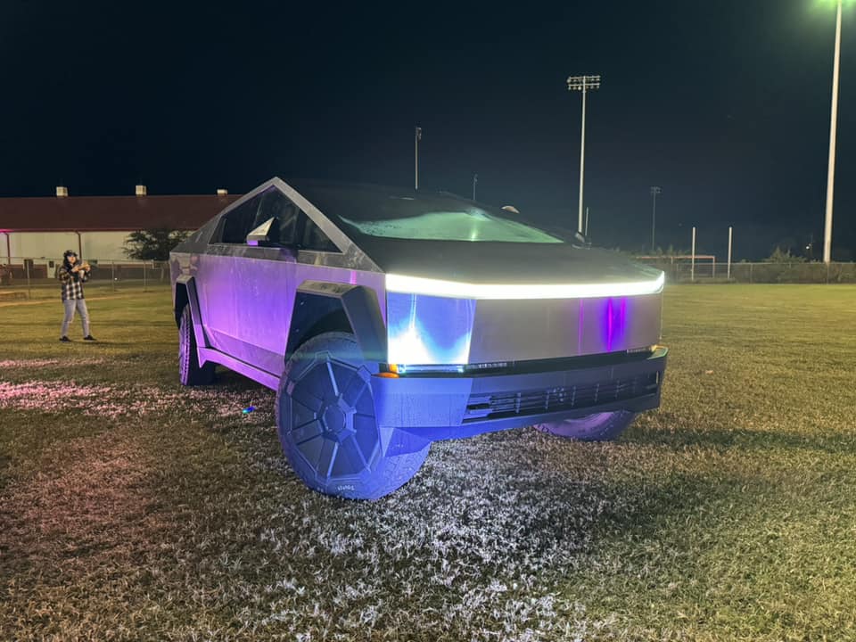 Tesla Cybertruck Cybertruck @ SpaceX Holiday Party (video + pics) GBGMGxRWsAEK1NP