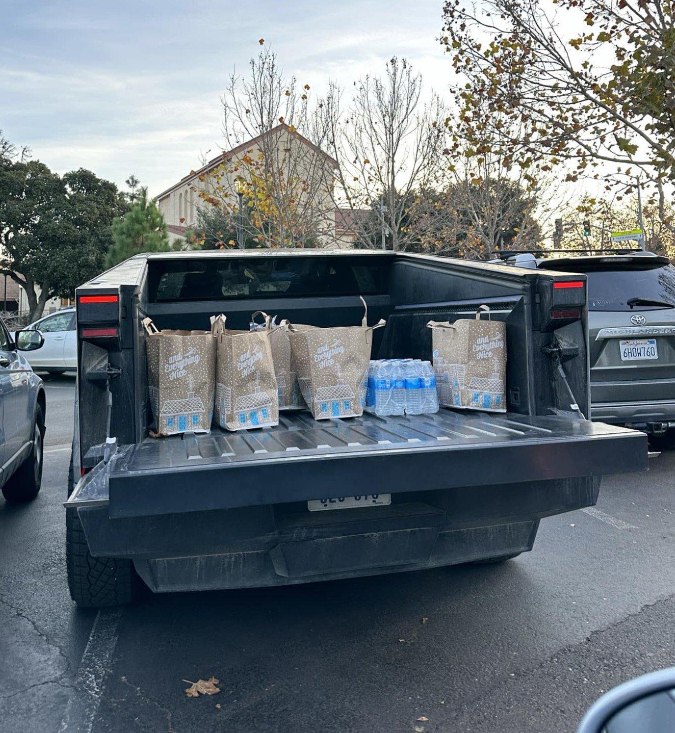 Tesla Cybertruck 🤳 Random Cybertruck sightings & spottings thread (pics + videos) GBGO72daAAA5wOO