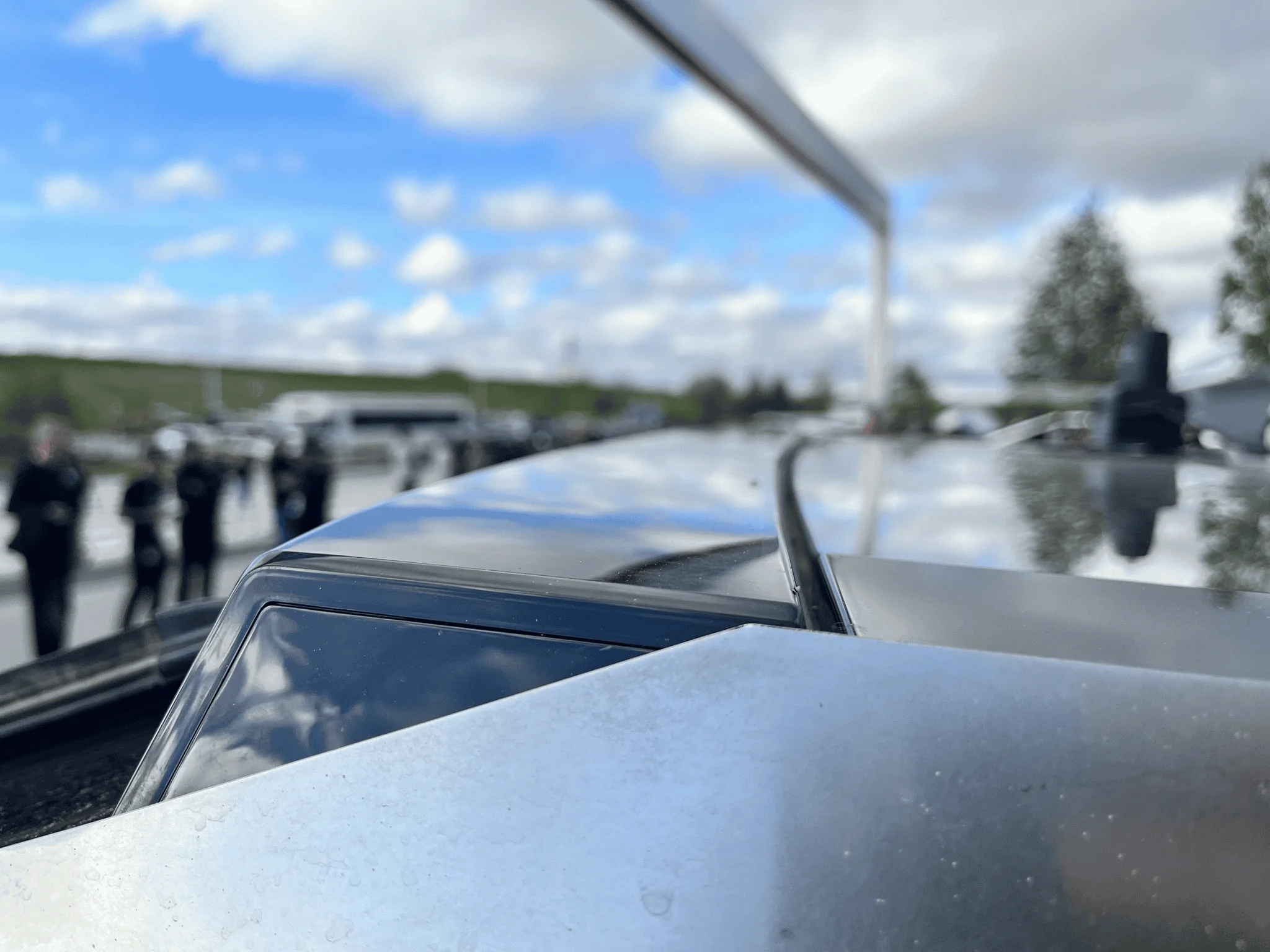 Tesla Cybertruck Photo: Cybertruck lightbar accessory on in the dark / night 1702408979427