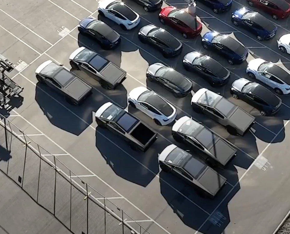 Tesla Cybertruck 📸 Daily photos: Cybertrucks in outbound lot at Giga Texas -- updated 1/8/24 GBL11QIaAAAt1os