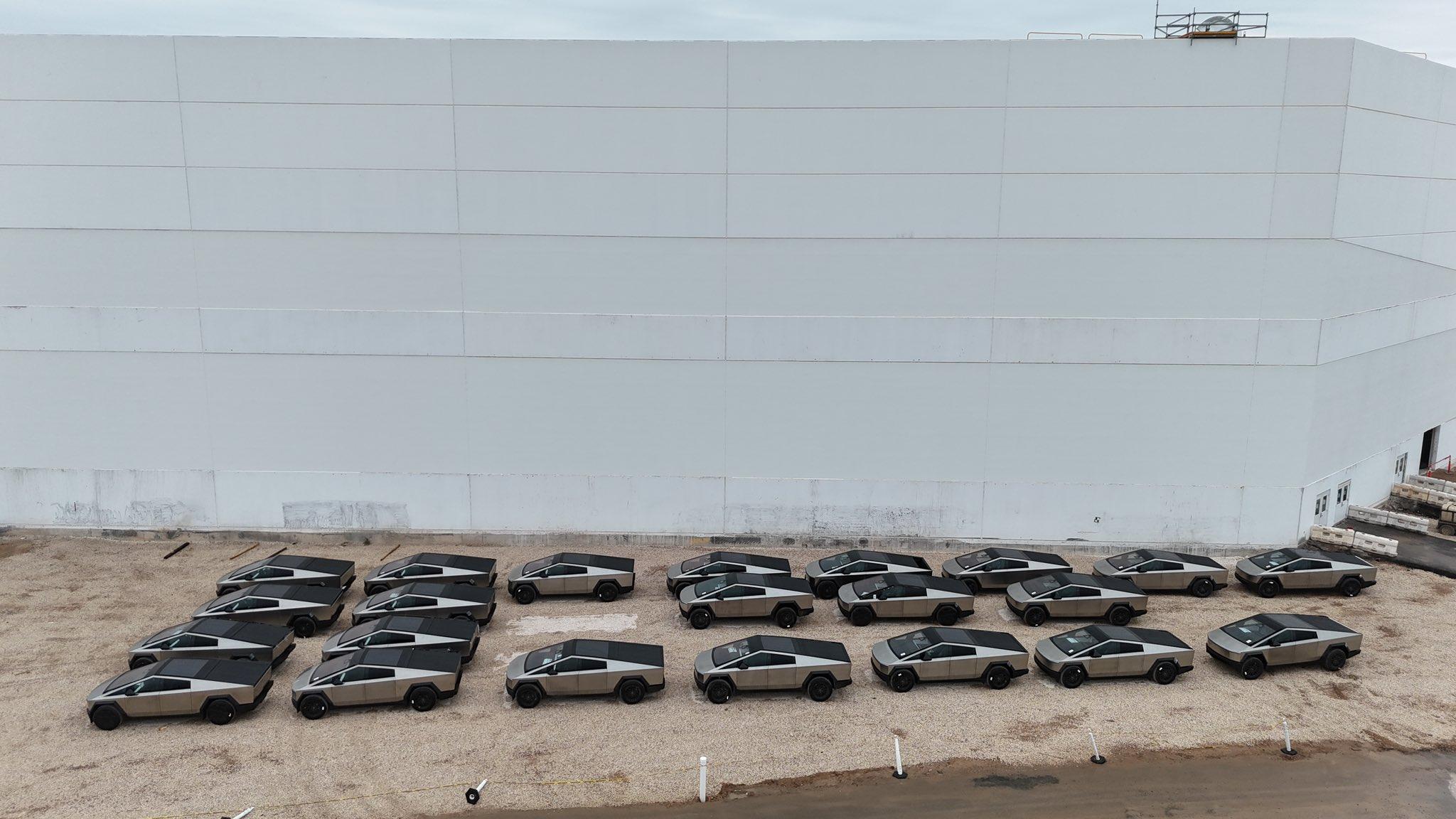 Tesla Cybertruck 24 Cybertrucks (+ Matte Black) Completed & Sitting at Giga Texas! 📸 [12/13/23] GBPRBAMWkAAIMQL (1)