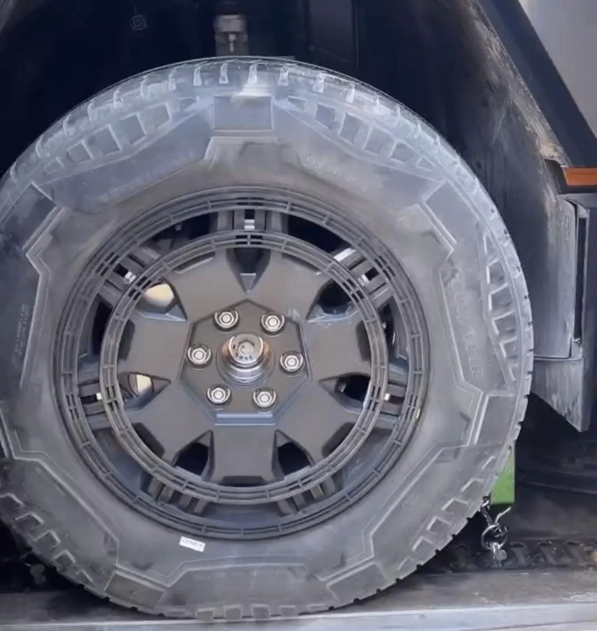 Tesla Cybertruck Site code exploration: (Interior options?) + Wireless charging D30D8780-C43B-41CF-A512-B8A11C498096