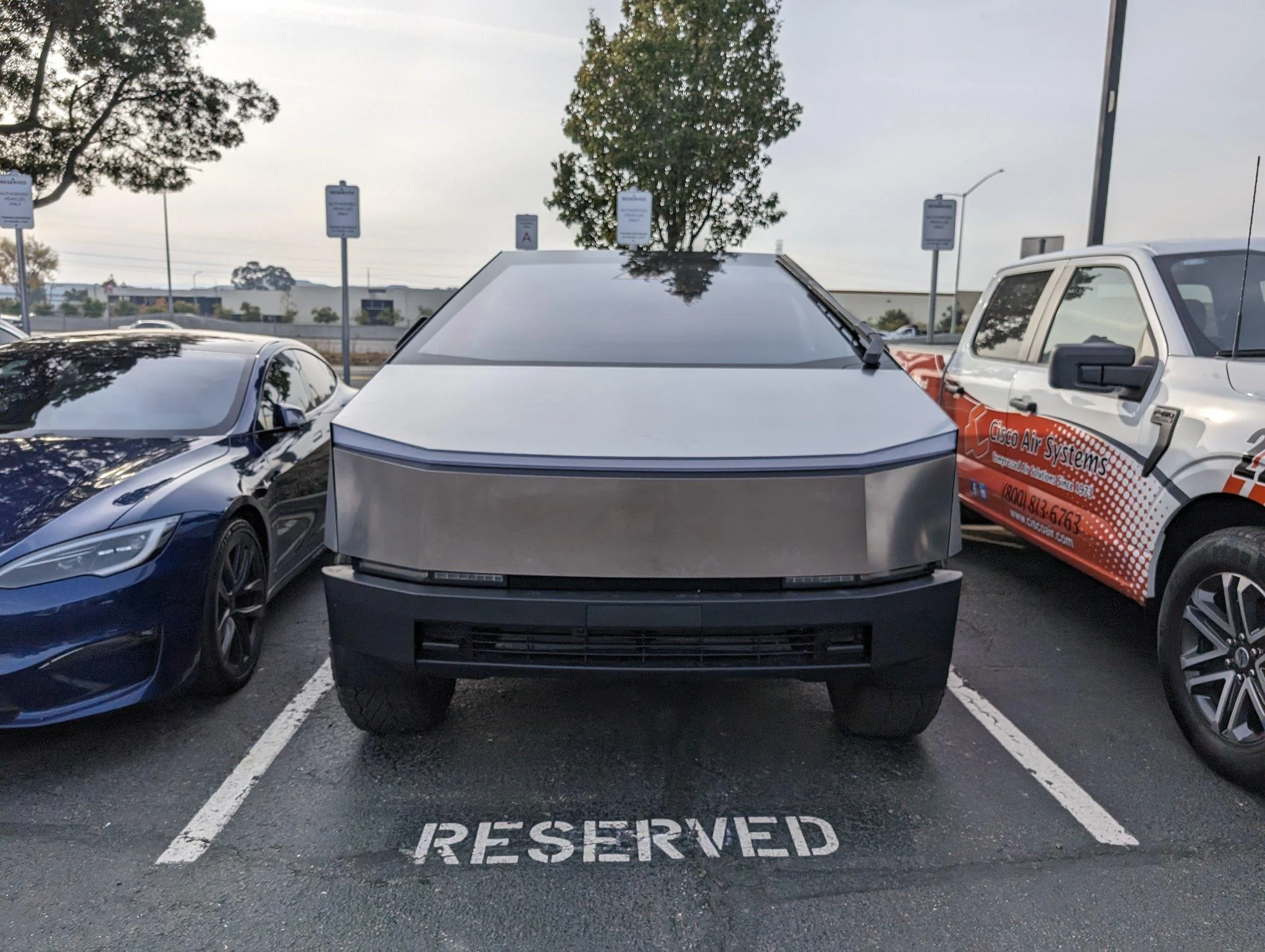 Tesla Cybertruck 🤳 Random Cybertruck sightings & spottings thread (pics + videos) Foundation Series Cybertruck public sighting high suspension mode 2