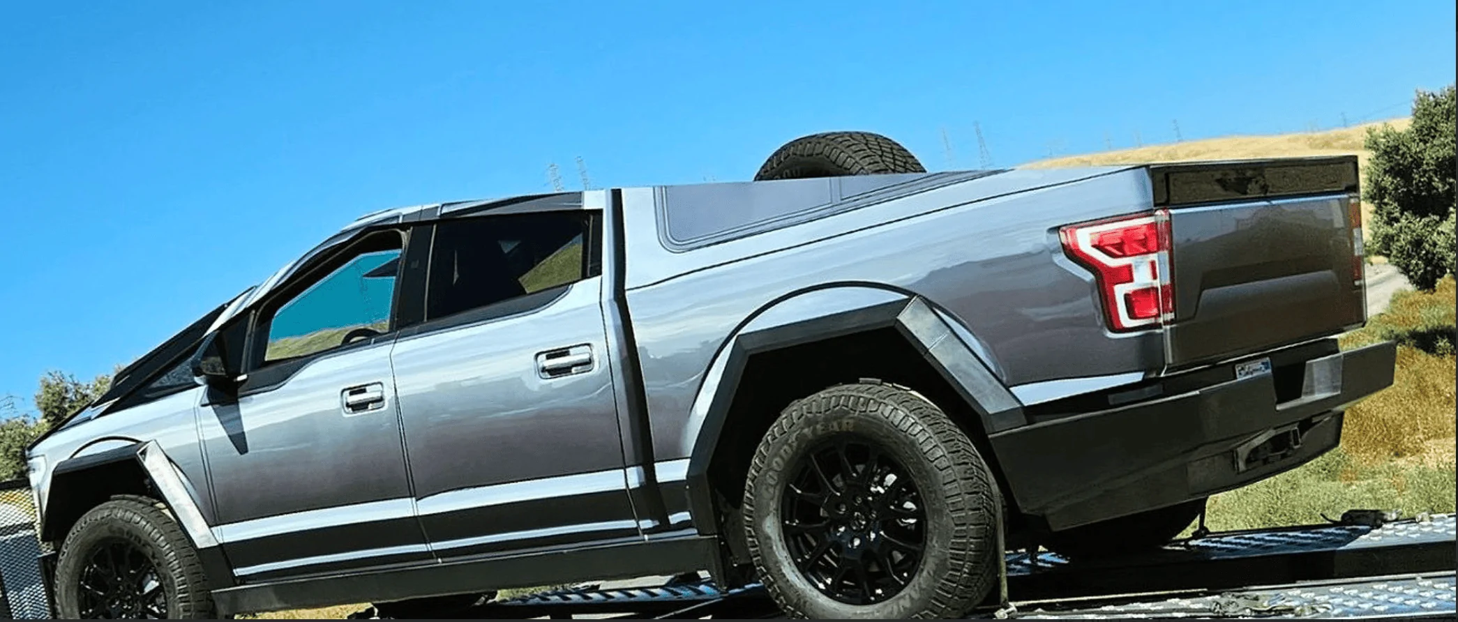 Tesla Cybertruck Exterior Cybertruck De-badge? Screenshot 2023-12-15 at 09.59.16