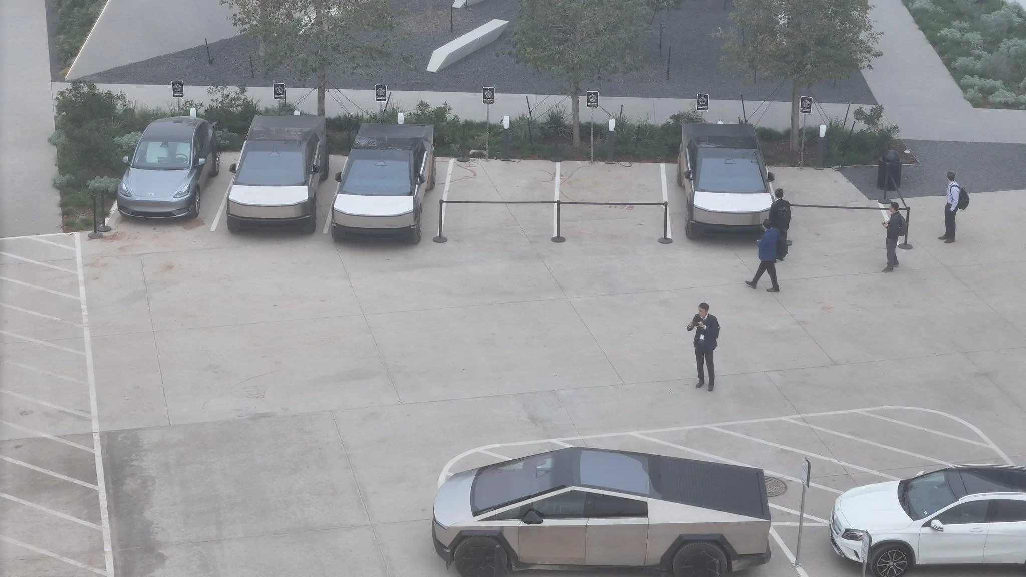 Tesla Cybertruck Record 19 Cybertrucks in outbound lot today (12/15/23)!! GBZpn-KXkAAN4KA
