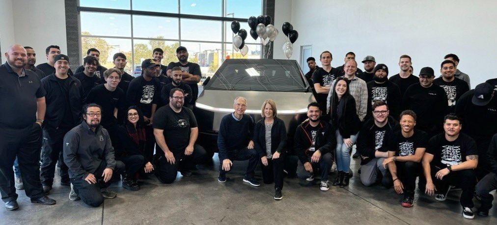 Tesla Cybertruck Foundation Series Cybertruck delivered in Glendale, AZ (shipped from Delivery Event in Austin) GBY_zKaboAAmOuW