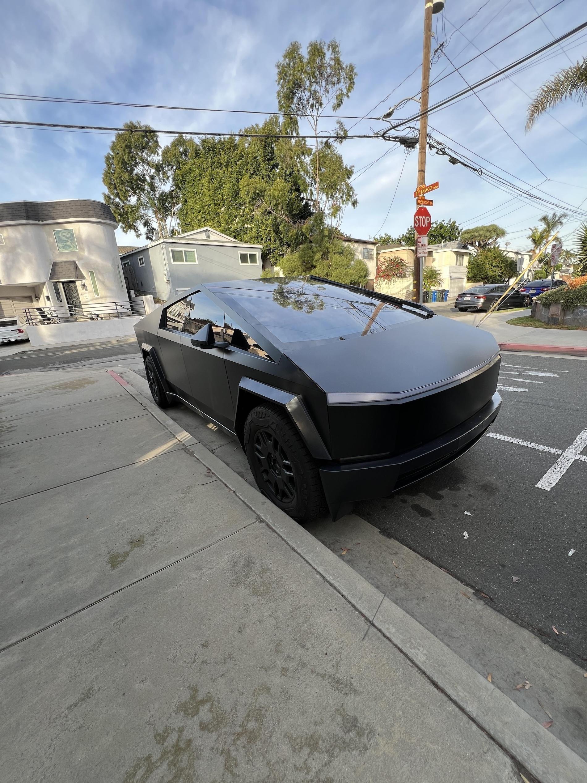 Tesla Cybertruck Matte black Cybertruck in the wild z473k51jaz6c1