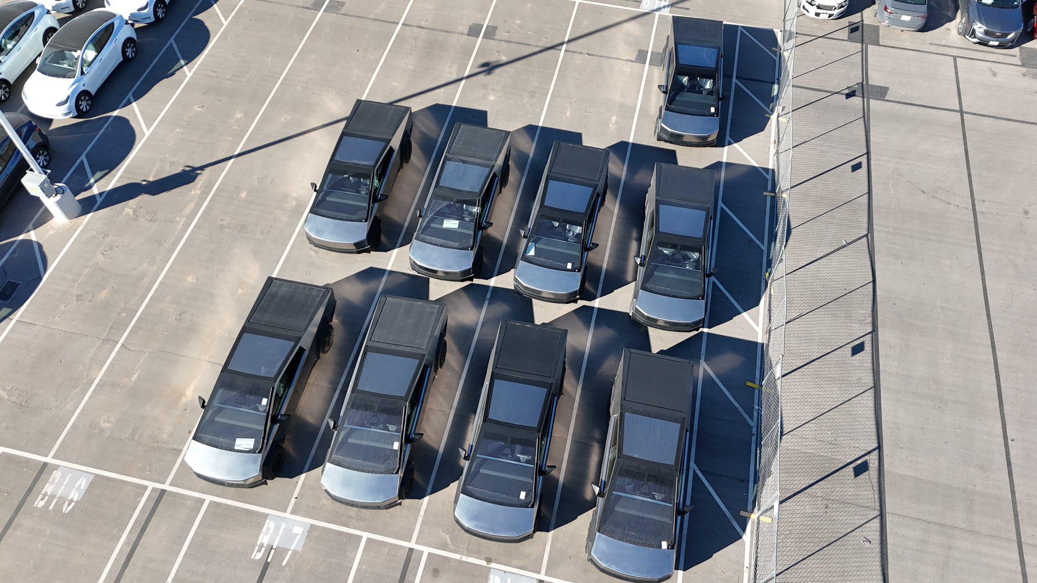 Tesla Cybertruck 📸 Daily photos: Cybertrucks in outbound lot at Giga Texas -- updated 1/8/24 GBpJk4-WYAAOAxR