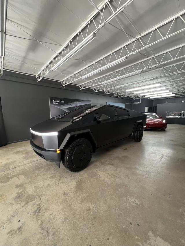 Tesla Cybertruck Black Wrapped Cybertruck is at a pop up in Wynwood, Miami until 12/31/23... CAN TOUCH! wynwood-pop-up-in-miami-v0-wtnvbxdjz37c1