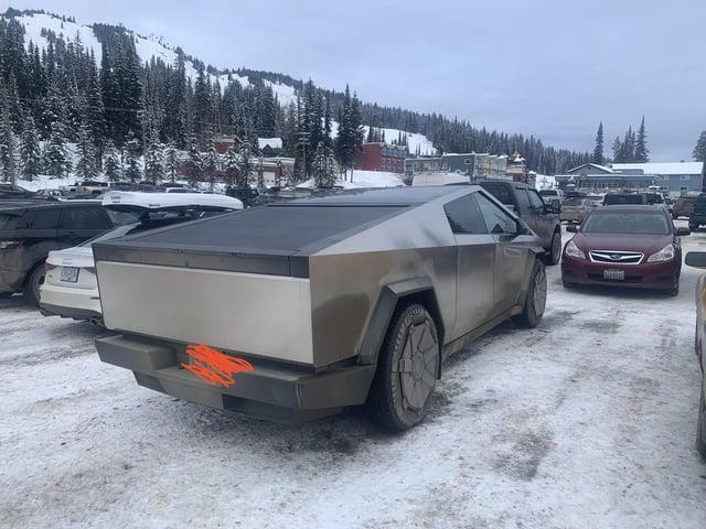 Tesla Cybertruck 🤳 Random Cybertruck sightings & spottings thread (pics + videos) spotted-up-at-silverstar-resort-bc-canada-v0-zq2rj9vnw67c1