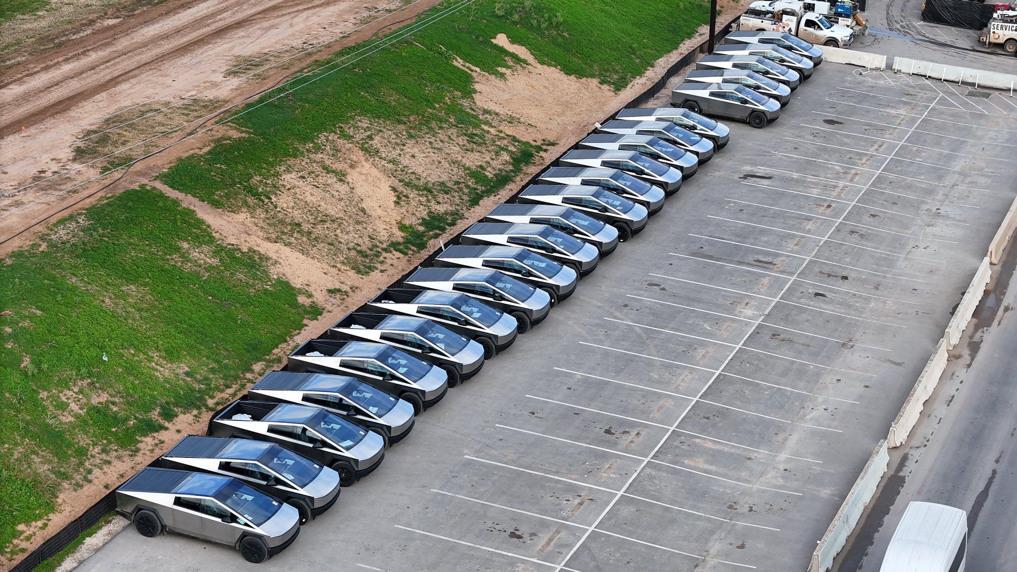Tesla Cybertruck ~40 Cybertrucks visible today at Giga Texas! 12/20/23 GBzdJJFXIAAxNBB