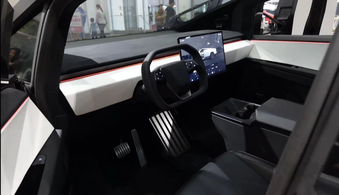 Tesla Cybertruck Petersen now has 2 Cybertrucks -- Bullet Tested + Franz's Black Cybertruck (w/ white interior) GB0TtpSXsAAKdGr