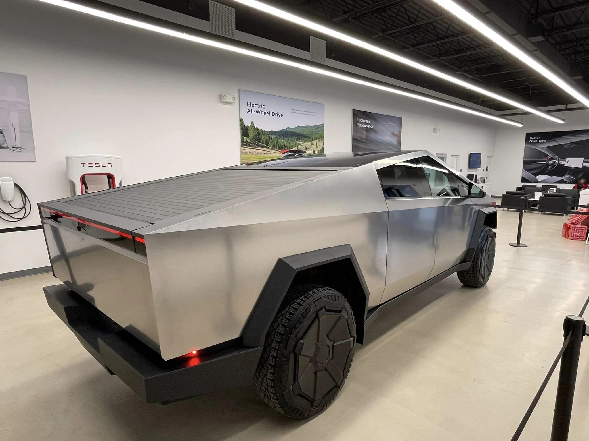 Tesla Cybertruck There's a Cybertruck @ Kansas City Tesla Showroom Now (12/21/23) 412478853_10110739859237959_4391593806821811259_n