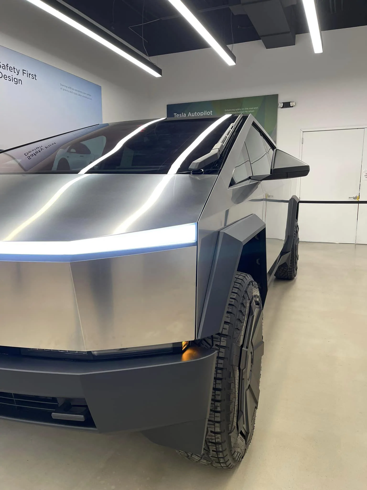 Tesla Cybertruck There's a Cybertruck @ Kansas City Tesla Showroom Now (12/21/23) 412767405_10110739859607219_1917237537763055691_n