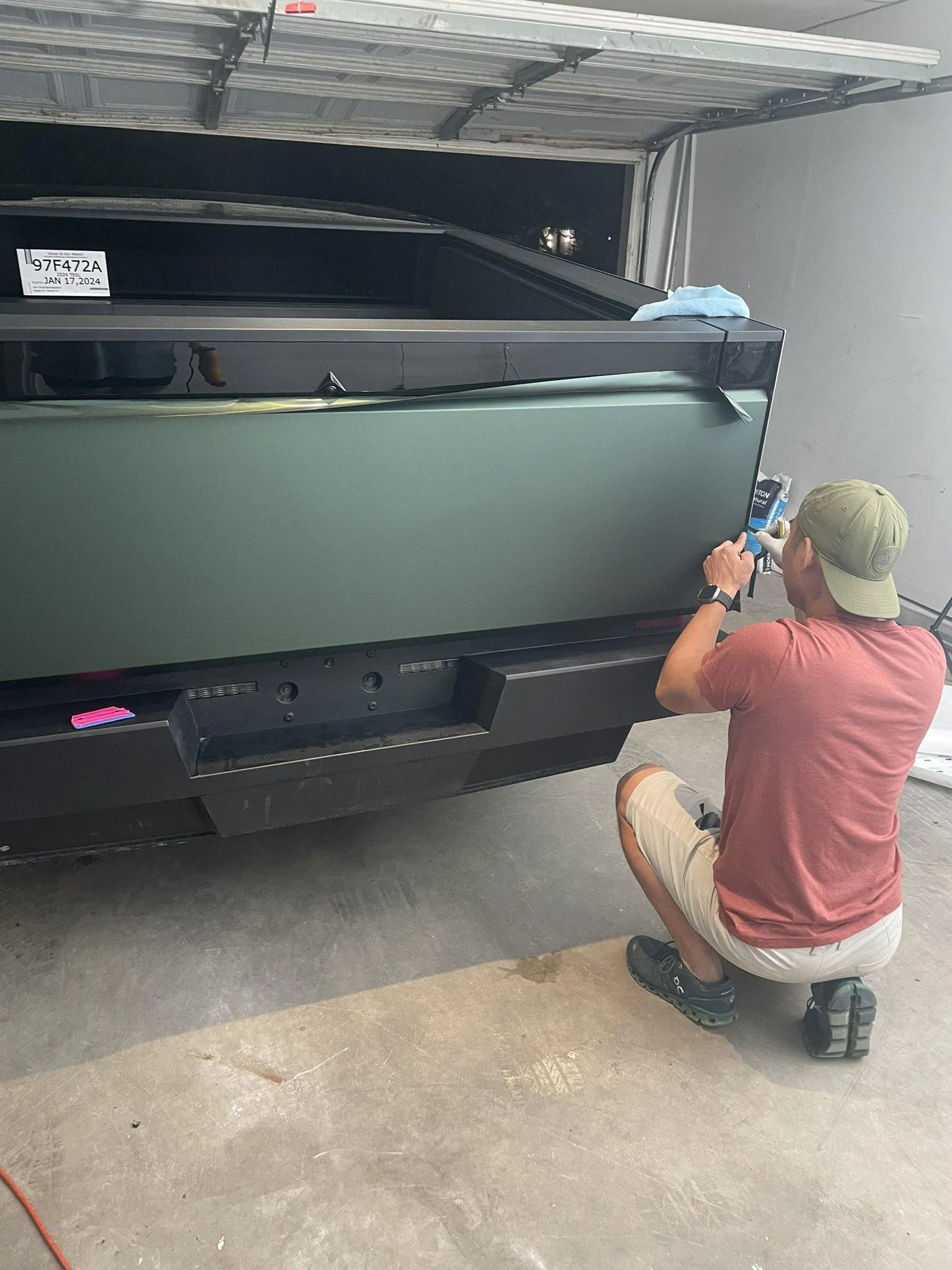 Tesla Cybertruck Color wrapped fender flares, carbon fiber wrapped mirrors & Pine Green Metallic body wrap 🤩 GB7AwVrWIAEwonx