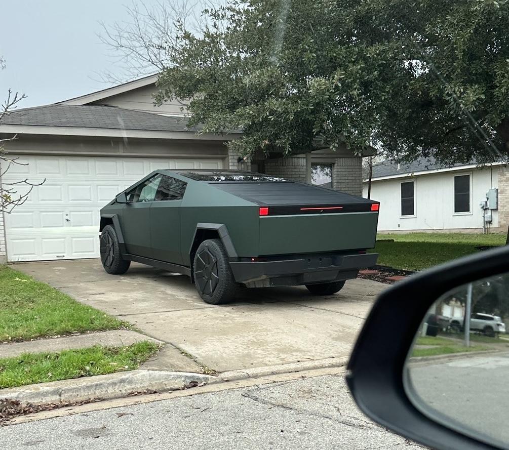 Tesla Cybertruck Color wrapped fender flares, carbon fiber wrapped mirrors & Pine Green Metallic body wrap 🤩 green-wrap-cybertruck-jpe