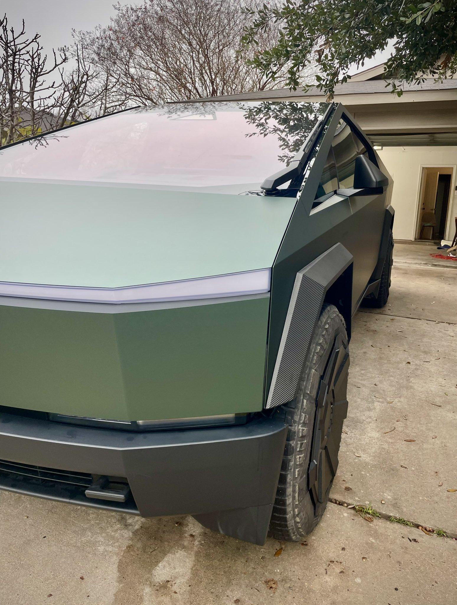 Tesla Cybertruck DIY: How-to Vinyl Wrap a Cybertruck GB-Xbr4WoAAaiq3
