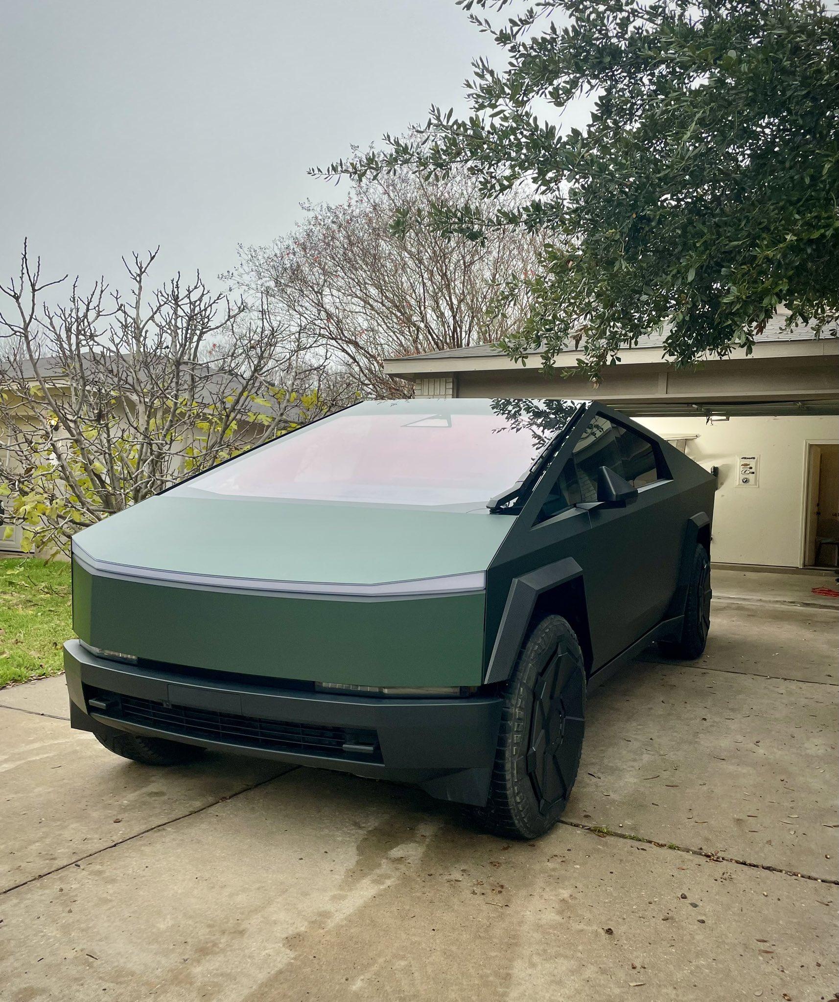 Tesla Cybertruck 🌲 Pine Green Wrap Cybertruck Completed (3M Vinyl Wrap) GB-XbfGXkAAJ0z5