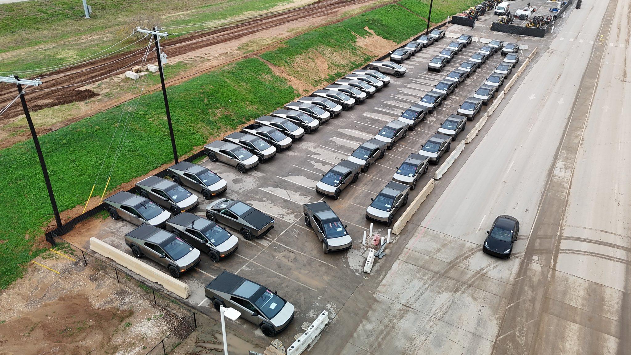 Tesla Cybertruck 85+ Cybertrucks spotted today 12/22 at Giga factory GB-xvhNXsAAjd12