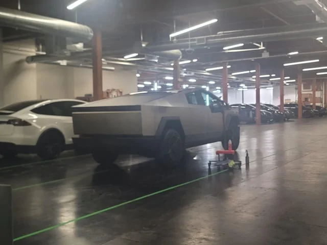 Tesla Cybertruck Dallas (Cedar Springs) Showroom will have a Cybertruck displayed starting tomorrow cybertruck-in-dallas-v0-e9svl5we8y7c1