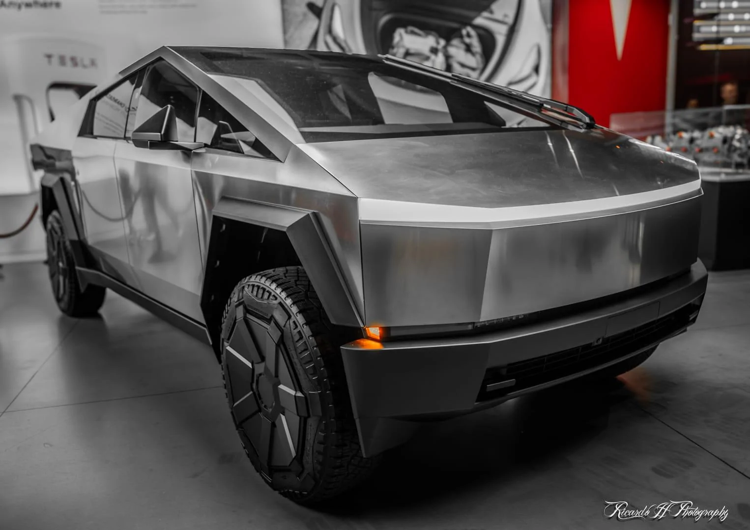 Tesla Cybertruck Century City LA Westfield Mall has a Cybertruck now 410860473_6898867226894726_6170944967821215362_n
