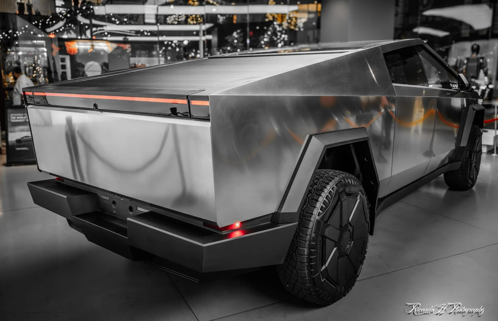 Tesla Cybertruck Century City LA Westfield Mall has a Cybertruck now 411917722_6898867326894716_3755050016672153412_n